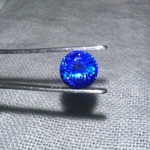 IGI certified Tanzanite, VIVID brilliant cut round 8.59mm. 3.09 Cts laserscribed